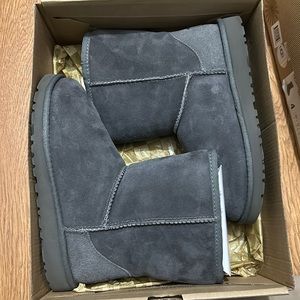 UGG grey